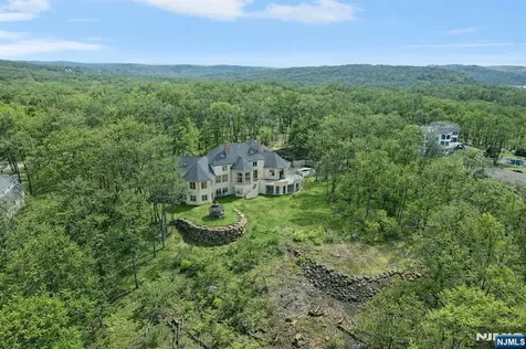 29 Hilltop Road Kinnelon Borough NJ 07405