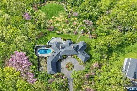 29 Hilltop Road Kinnelon Borough NJ 07405
