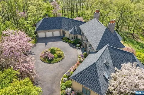 29 Hilltop Road Kinnelon Borough NJ 07405
