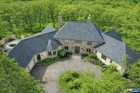29 Hilltop Road Kinnelon Borough NJ 07405