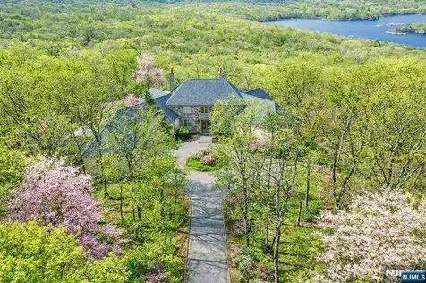 29 Hilltop Road Kinnelon Borough NJ 07405