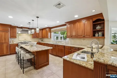 621 Farmdale Road Franklin Lakes NJ 07417