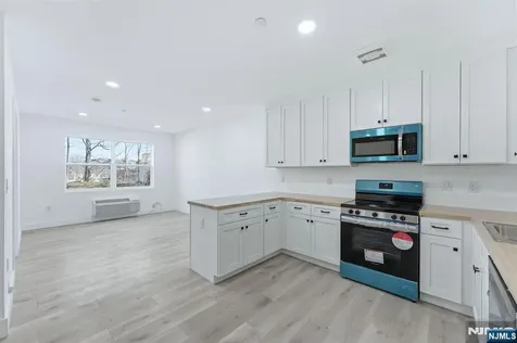 95 Shepherds Lane Totowa NJ 07512