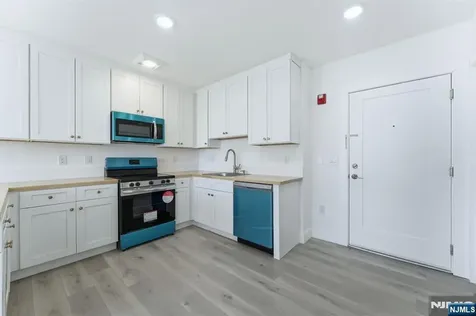 95 Shepherds Lane Totowa NJ 07512