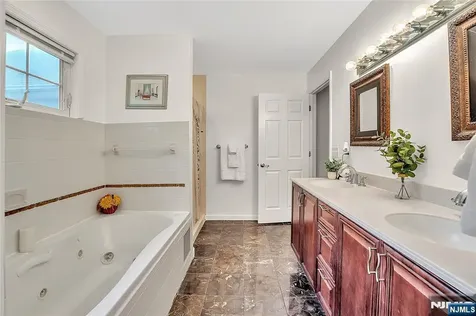 8 Mary Court Mahwah NJ 07430