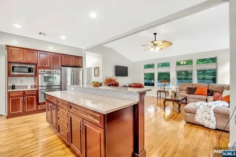 8 Mary Court Mahwah NJ 07430