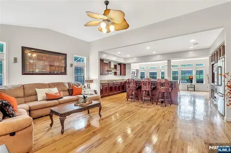 8 Mary Court Mahwah NJ 07430