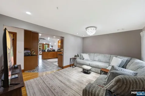 20 Wilcox Street Dumont NJ 07628