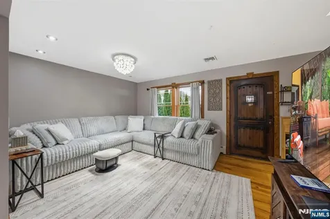 20 Wilcox Street Dumont NJ 07628