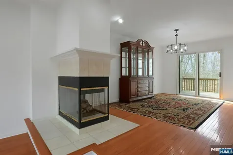 20 Lakeview Drive Old Tappan NJ 07675