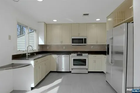 20 Lakeview Drive Old Tappan NJ 07675