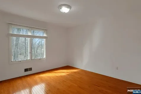 20 Lakeview Drive Old Tappan NJ 07675