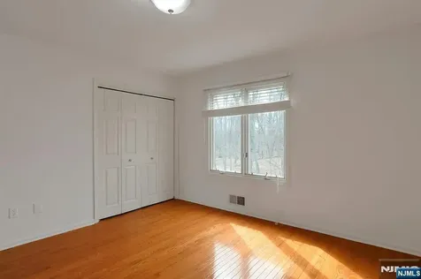 20 Lakeview Drive Old Tappan NJ 07675