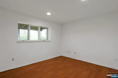 20 Lakeview Drive Old Tappan NJ 07675