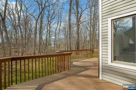 20 Lakeview Drive Old Tappan NJ 07675