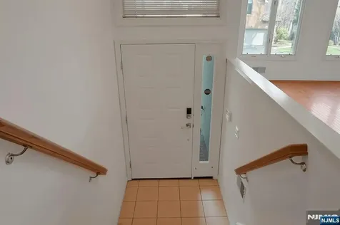 20 Lakeview Drive Old Tappan NJ 07675