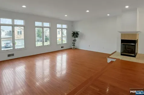20 Lakeview Drive Old Tappan NJ 07675