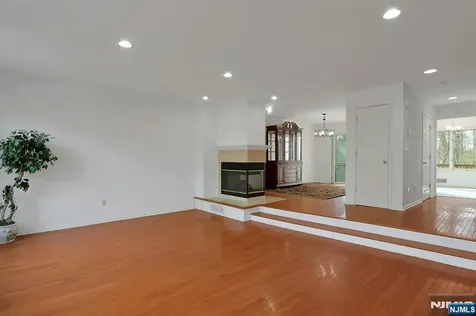 20 Lakeview Drive Old Tappan NJ 07675