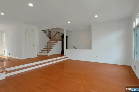 20 Lakeview Drive Old Tappan NJ 07675
