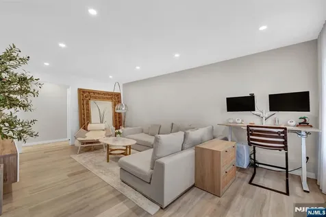 35 Riverview Court Secaucus NJ 07094