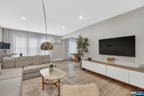 35 Riverview Court Secaucus NJ 07094