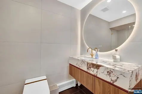 35 Riverview Court Secaucus NJ 07094