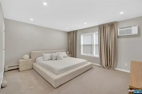 35 Riverview Court Secaucus NJ 07094