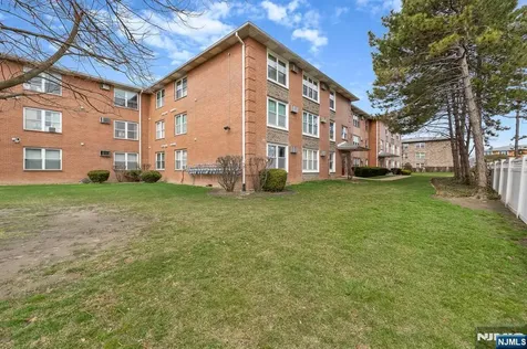 35 Riverview Court Secaucus NJ 07094