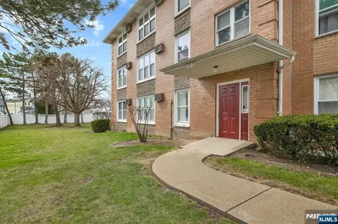35 Riverview Court Secaucus NJ 07094