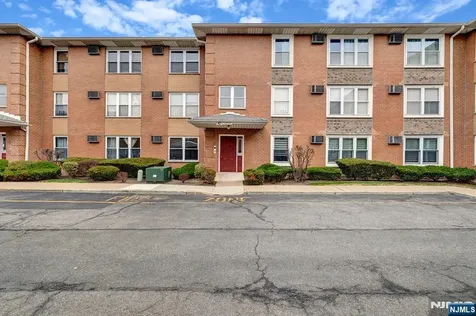 35 Riverview Court Secaucus NJ 07094