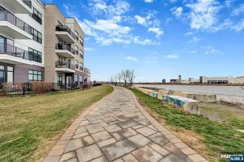 35 Riverview Court Secaucus NJ 07094