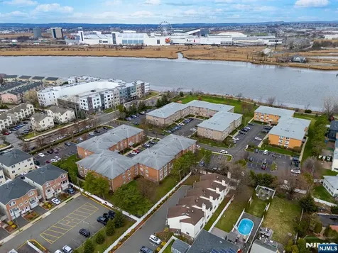 35 Riverview Court Secaucus NJ 07094