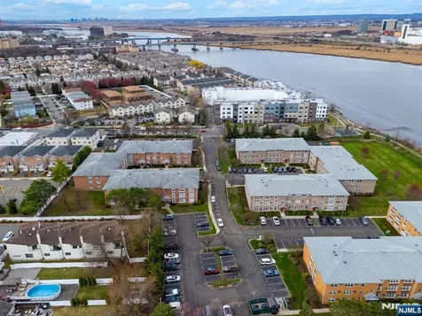 35 Riverview Court Secaucus NJ 07094