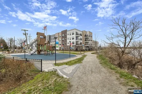 35 Riverview Court Secaucus NJ 07094