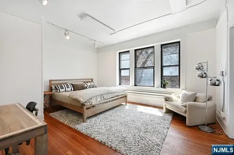 338 Montgomery Street Jersey City NJ 07302