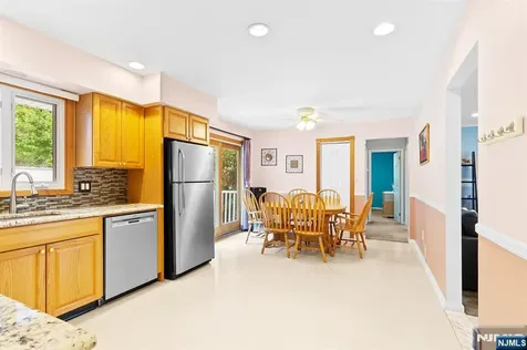 180 Rafkind Road Bloomingdale NJ 07403