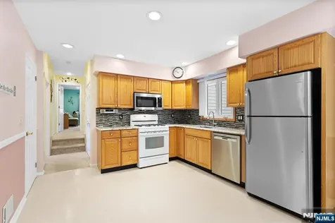 180 Rafkind Road Bloomingdale NJ 07403