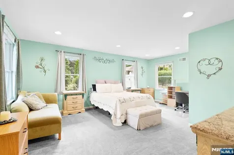 180 Rafkind Road Bloomingdale NJ 07403