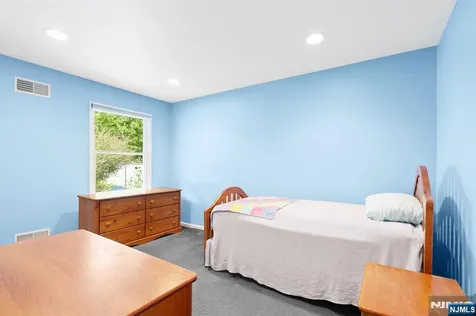 180 Rafkind Road Bloomingdale NJ 07403