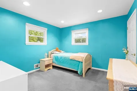 180 Rafkind Road Bloomingdale NJ 07403