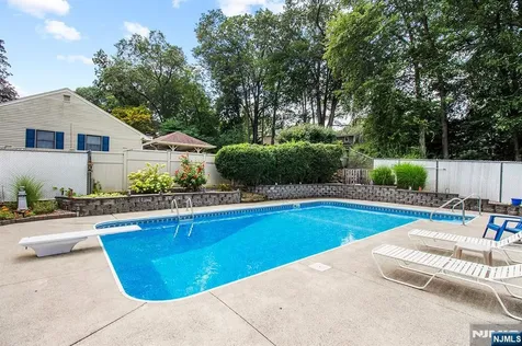 180 Rafkind Road Bloomingdale NJ 07403