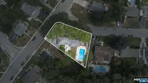 180 Rafkind Road Bloomingdale NJ 07403