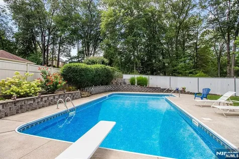 180 Rafkind Road Bloomingdale NJ 07403