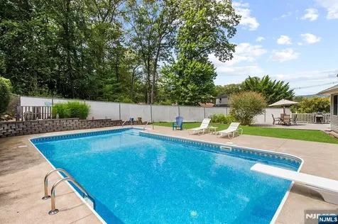 180 Rafkind Road Bloomingdale NJ 07403