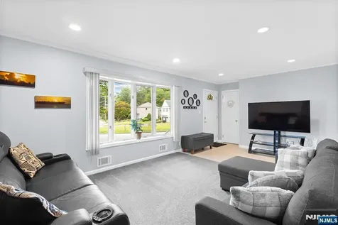 180 Rafkind Road Bloomingdale NJ 07403