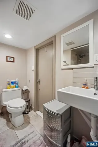 1494 Endicott Terrace Teaneck NJ 07666
