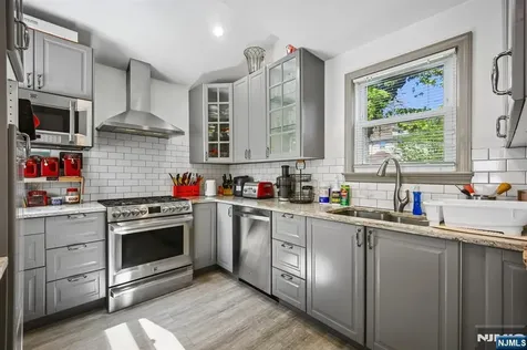 1494 Endicott Terrace Teaneck NJ 07666