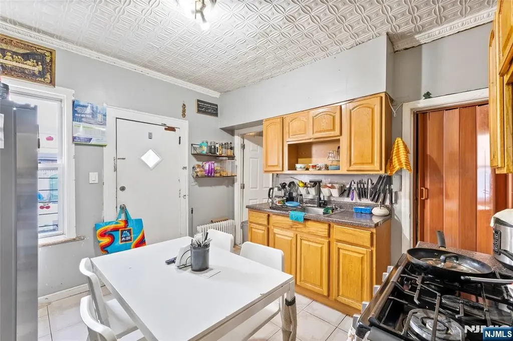 183 Walnut Street Paterson NJ 07522