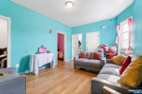 183 Walnut Street Paterson NJ 07522