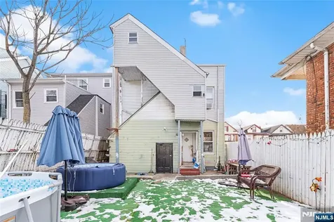 183 Walnut Street Paterson NJ 07522